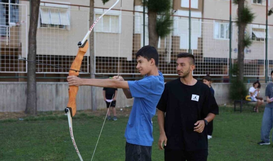 Aydın Büyükşehir Belediye Başkanı Özlem Çerçioğlu öncülüğünde düzenlenen yaz okçuluk