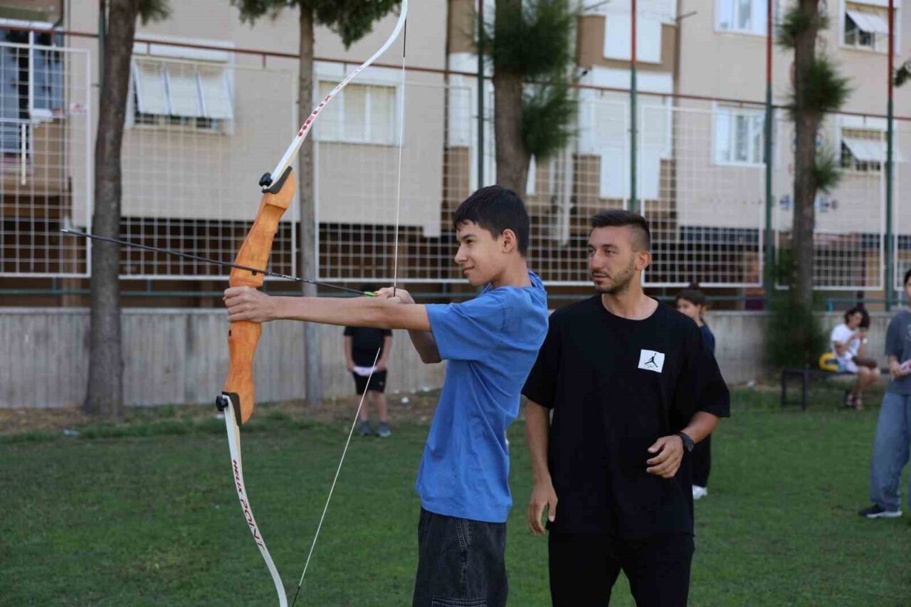 Aydın Büyükşehir Belediye Başkanı Özlem Çerçioğlu öncülüğünde düzenlenen yaz okçuluk
