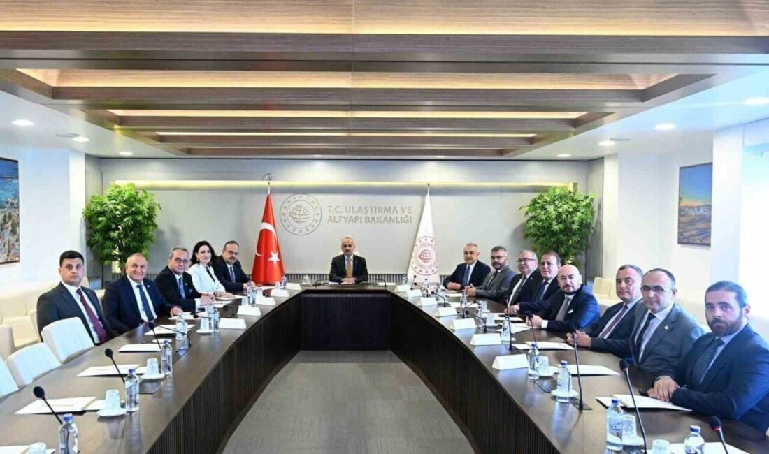 Aydın Valisi Yakup Canbolat liderliğindeki heyet, Ulaştırma ve Altyapı Bakanı