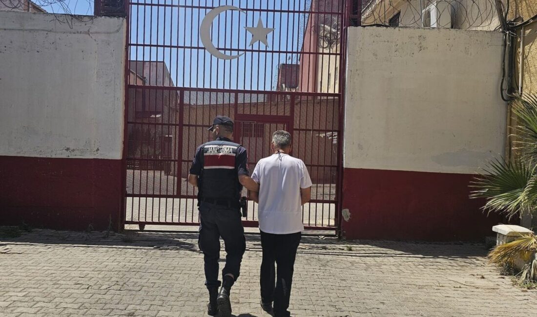 Aydın'ın Efeler ilçesinde, silahlı terör örgütü üyesi olarak hakkında 6