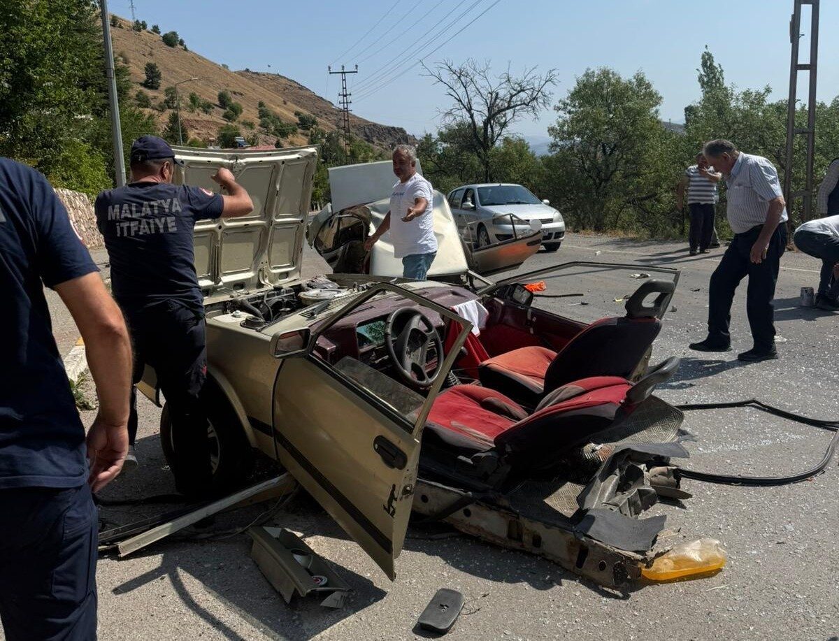 Malatya'nın Arapgir ilçesinde sürücüsü kontrolü kaybeden 44 AHT 135 plakalı