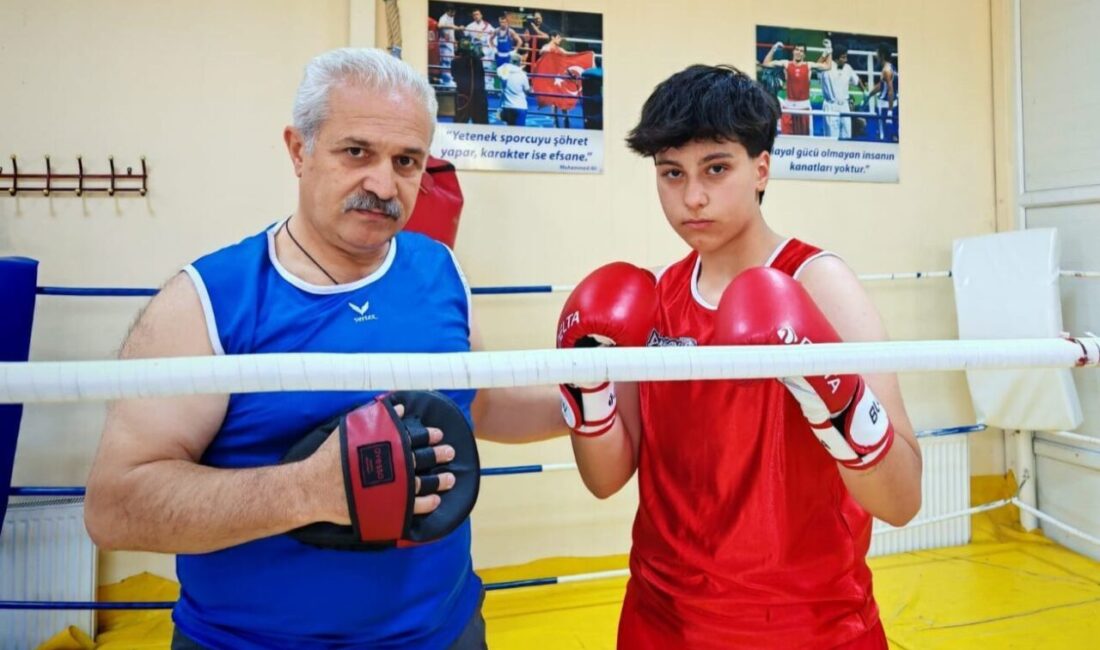 Elazığlı boksör Aygül Özdemir, Bayburt'taki Üst Minikler Türkiye Boks Şampiyonası'nda