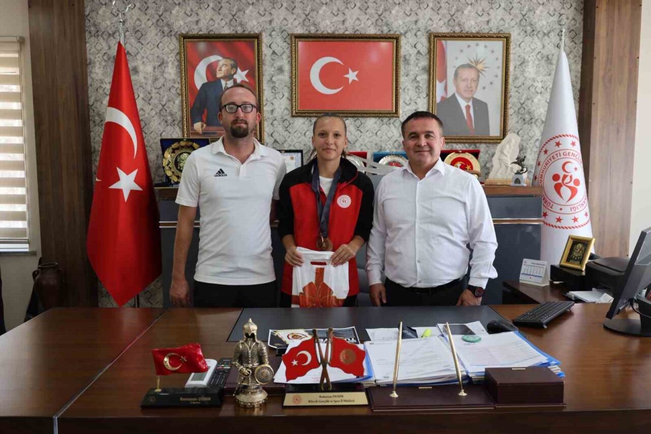 İzmir'deki Orhan Alkan Komple Atlet Ligi Finali'nin ikinci ayağında Bilecikli