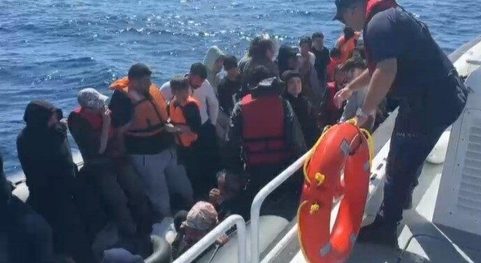 Çanakkale'nin Ayvacık ilçesi açıklarında Yunan Sahil Güvenlik tarafından Türk kara