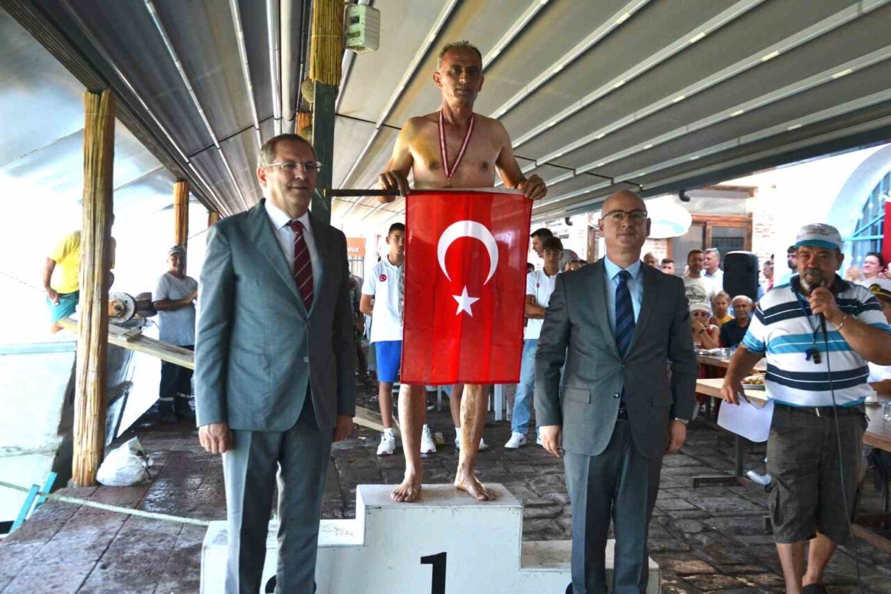 Ayvalık'ta 1 Temmuz Denizcilik ve Kabotaj Bayramı coşkuyla kutlandı. Yarışmada