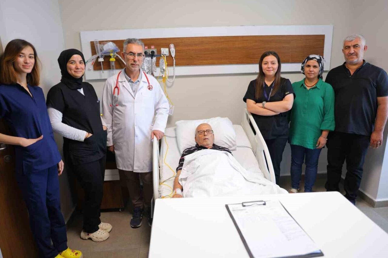 74 yaşındaki Mevlüt Öksüz, dördüncü evre akciğer kanseri tedavisi için