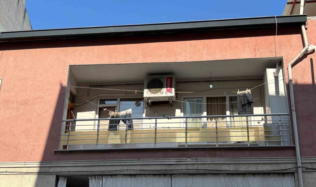 Bağcılar'da İsmail Çelik (24), arkadaşının evinde ölü bulundu. Gece sohbet