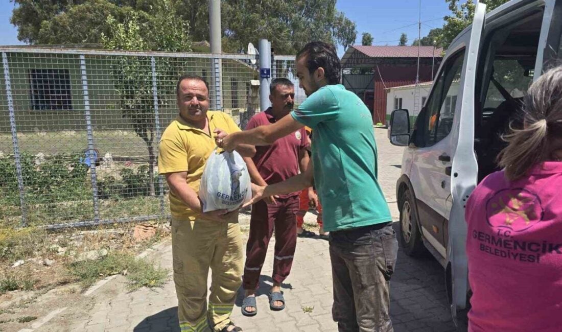 Germencik ilçesinde Belediye Meclis Üyesi Özgür Türk'ün bağışladığı karpuzlar, Germencik