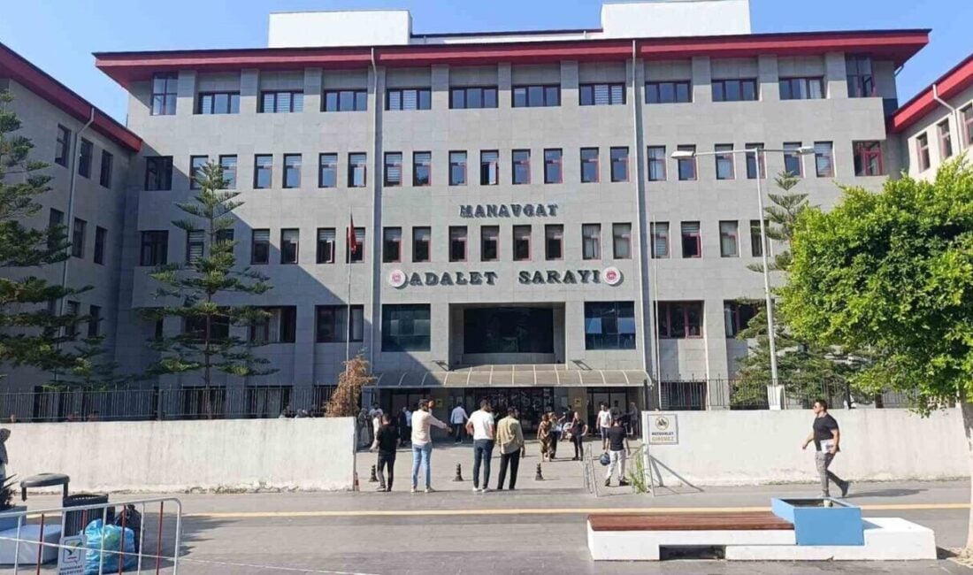 Manavgat Belediyesi'ne yönelik rüşvet soruşturmasında, baklava kutusunda 110 bin euro
