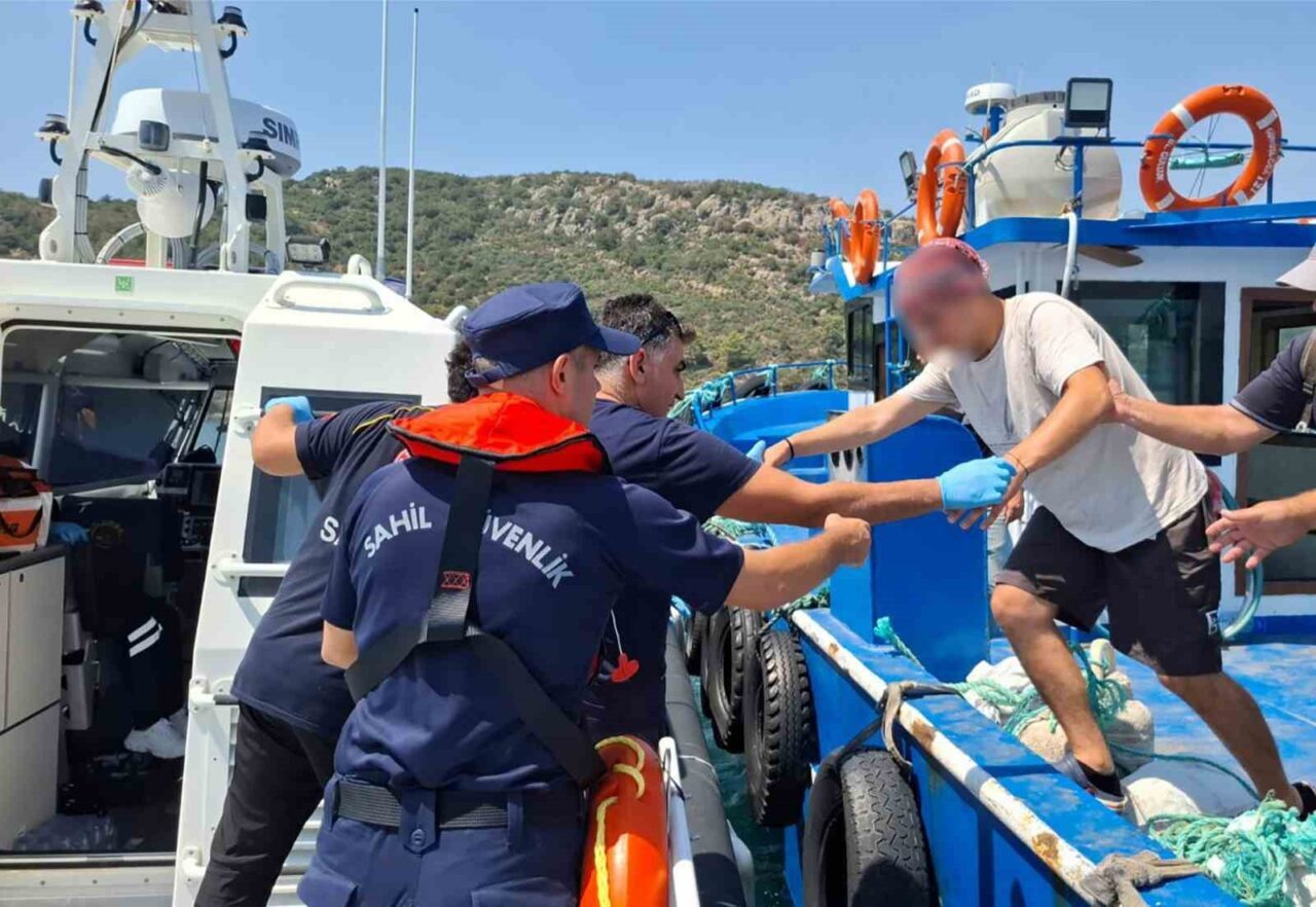 Muğla'nın Milas ilçesi Zeytinli Kuyu açıklarında balıkçı teknesinde rahatsızlanan bir