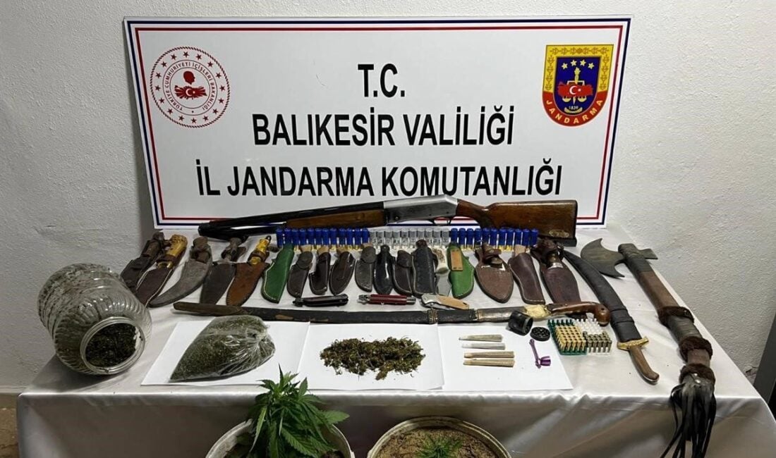 Balıkesir İl Jandarma Komutanlığı, 6 ilçede gerçekleştirdiği operasyonlarla uyuşturucu maddeler