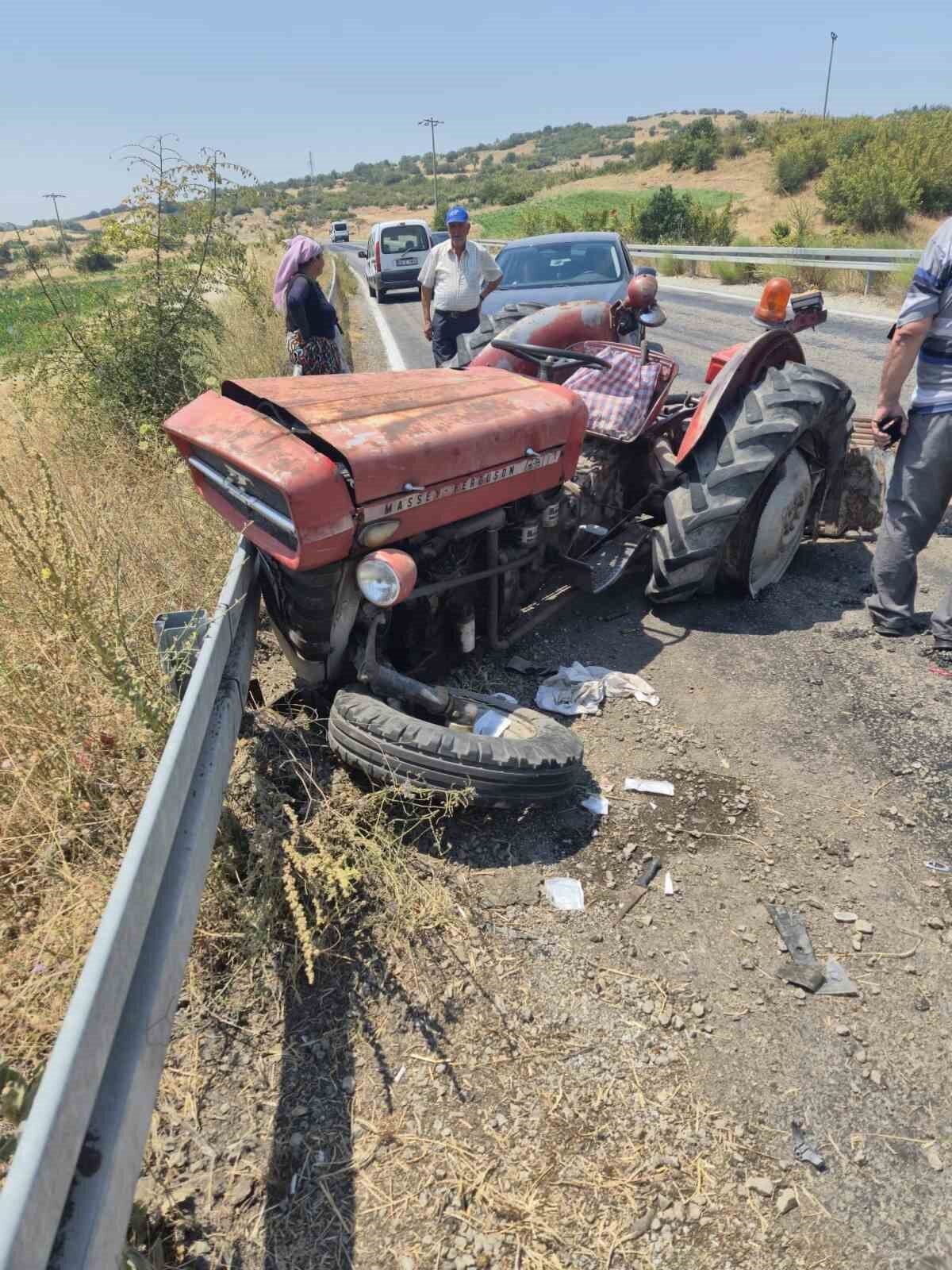 Balıkesir'in Bigadiç ilçesinde traktör ile otomobil çarpıştı. Olayda, otomobildeki 5