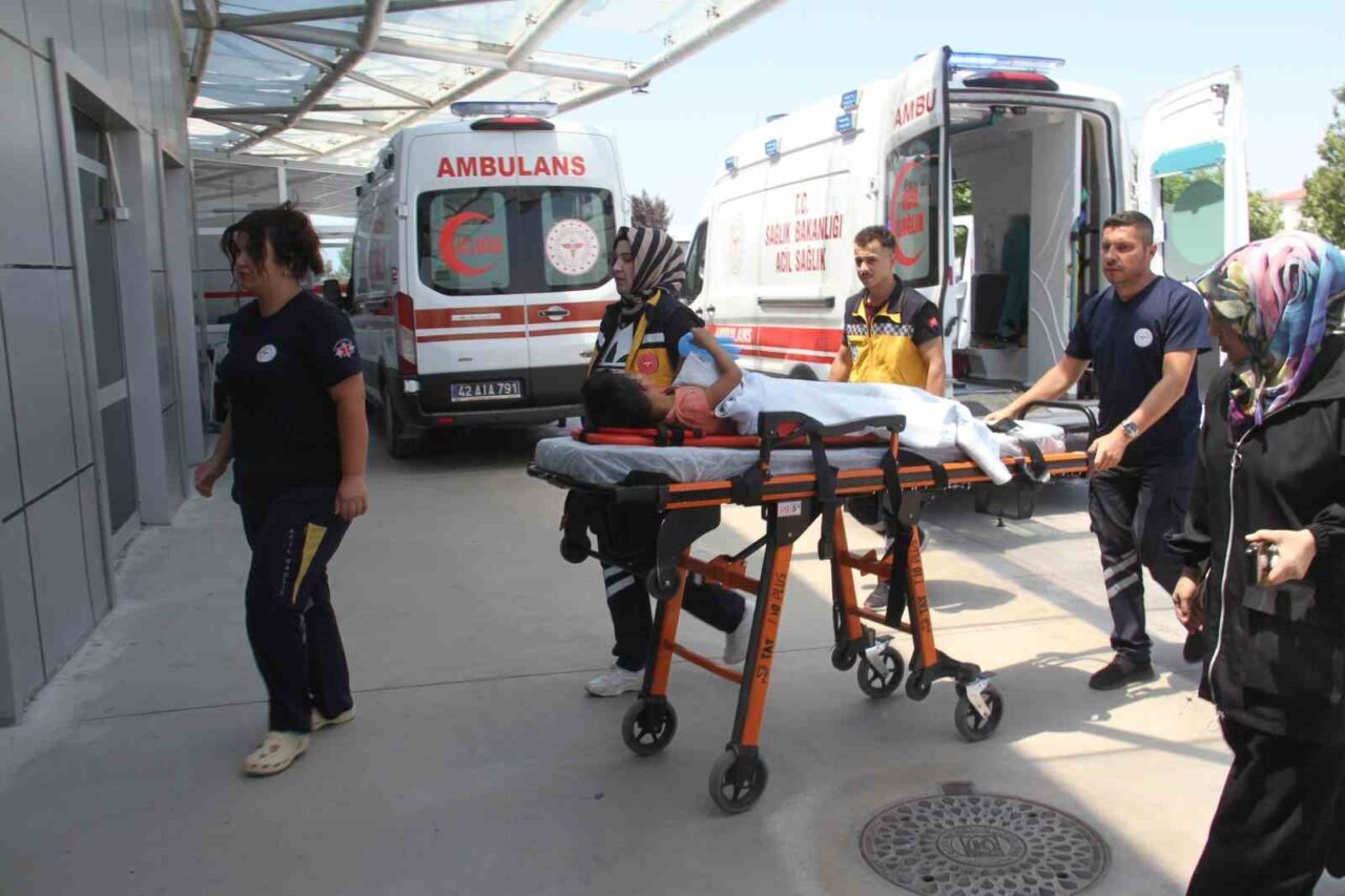 Beyşehir'de 5 yaşındaki Ö.A.Ö., balkonun demir korkuluklarına çıkarak dengesini kaybedip