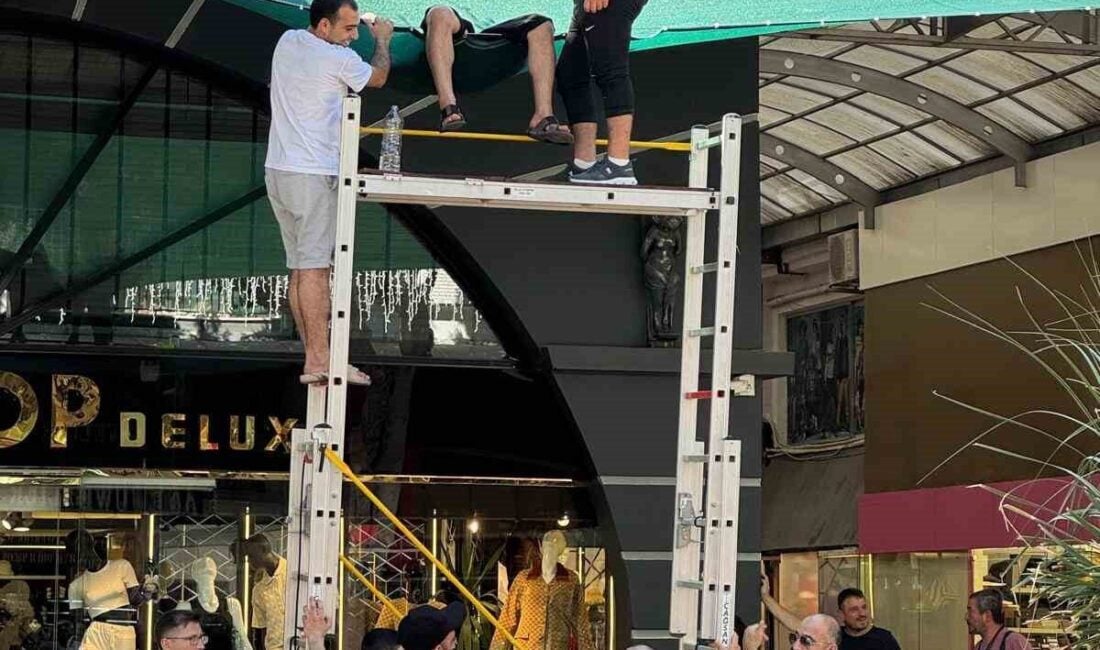 Antalya'nın Serik ilçesinde Özgür Gültepe, evinin balkonunda dengesini kaybederek alt