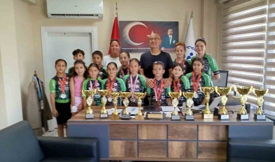 Akhisar İlçe Spor Kulübü bisiklet branşı sporcuları, 2025'teki çeşitli yarışmalarda