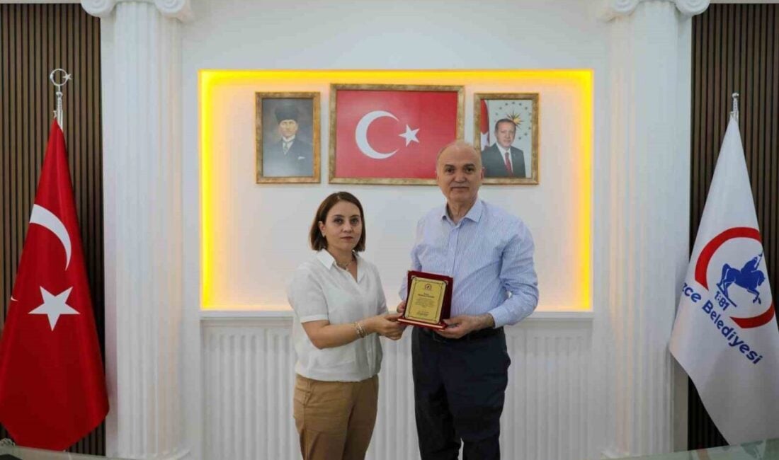Düzce Belediye Başkanı Dr. Faruk Özlü, temmuz ayı değerlendirme toplantısında