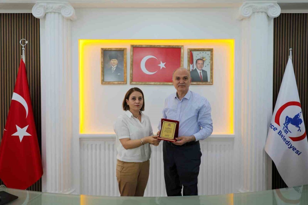 Düzce Belediye Başkanı Dr. Faruk Özlü, temmuz ayı değerlendirme toplantısında