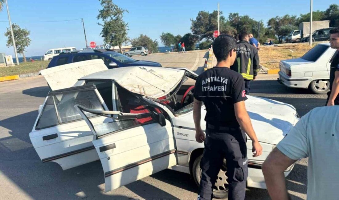 Antalya'nın Finike ilçesinde başıboş bir atın yola çıkması sonucu meydana