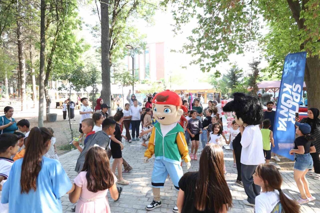 Konya Büyükşehir Belediyesi, ilçelerde yaz coşkusunu artırmak amacıyla "İlçe Şenlikleri"