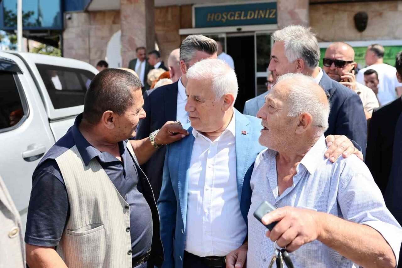 Bursa Büyükşehir Belediye Başkanı Mustafa Bozbey, Karacabey'deki ziyaretinde çiftçilerin zorluklarına