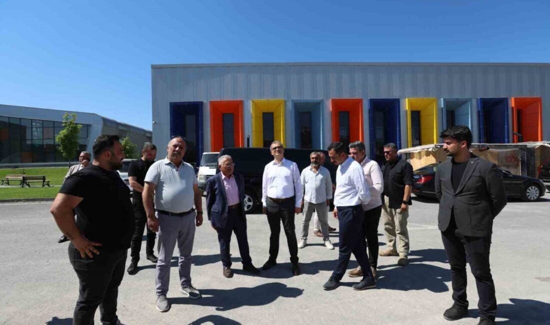 Kayseri Büyükşehir Belediye Başkanı Dr. Memduh Büyükkılıç, hayırsever Ramazan Büyükkılıç