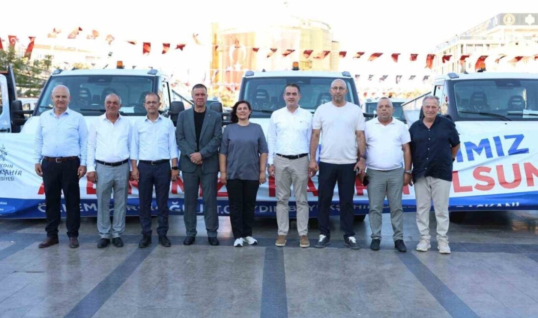 Aydın Büyükşehir Belediye Başkanı Özlem Çerçioğlu, Aydın'daki 17 ilçeye 24
