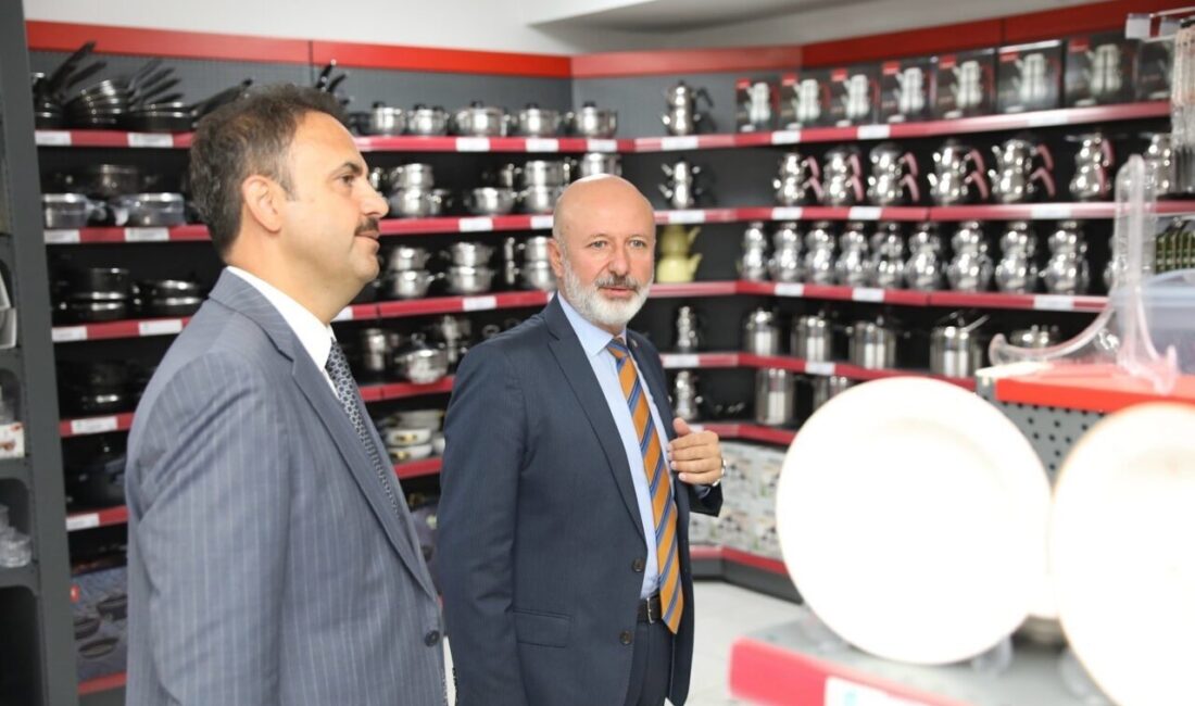 Kocasinan Belediye Başkanı Ahmet Çolakbayrakdar, Kaymakam Erdoğan Turan Ermiş'e hayırlı