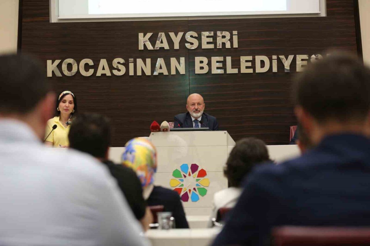 Kocasinan Belediye Başkanı Ahmet Çolakbayrakdar, Pençe-Kilit Harekâtı'nda şehit olan askerler