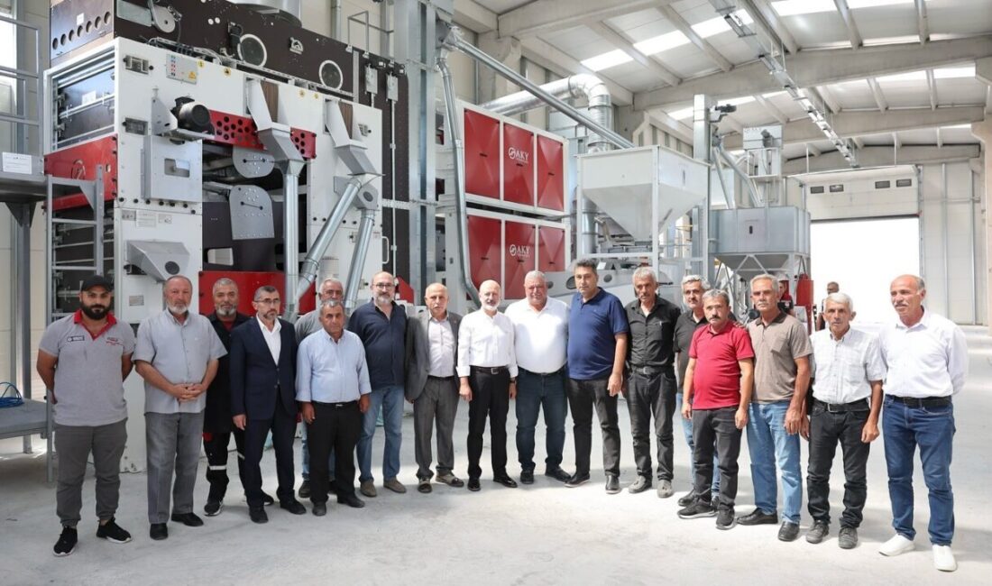 Kocasinan Belediye Başkanı Ahmet Çolakbayrakdar, çiftçilere destek sağlamak amacıyla Hububat