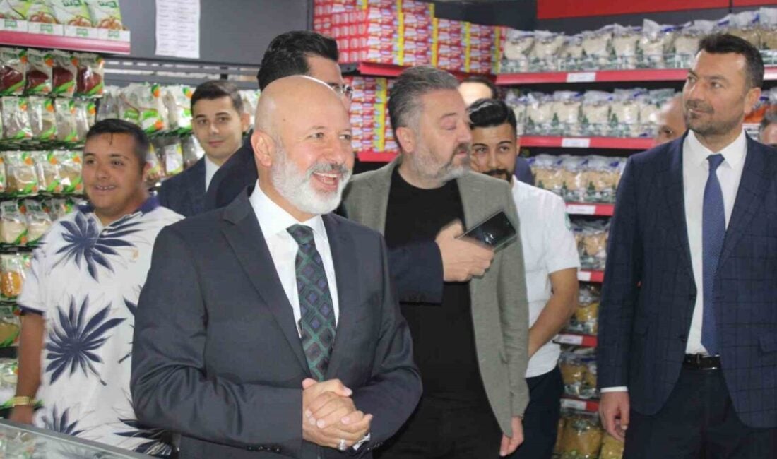 Kocasinan Belediye Başkanı Ahmet Çolakbayrakdar, "Dost Eli" projesiyle ihtiyaç sahiplerine