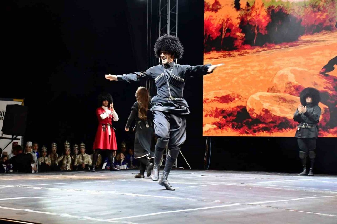 Samsun'un Terme ilçesinde 7. Kafkas Dans ve Müzik Festivali büyük