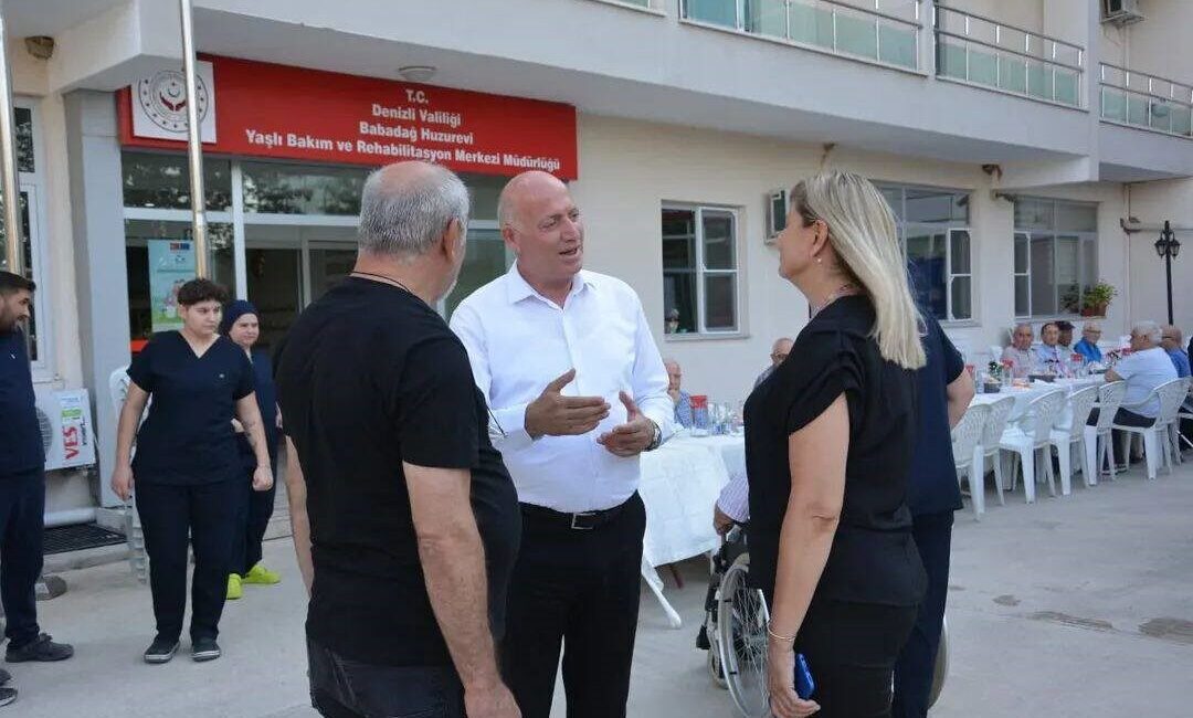 Denizli'nin Babadağ ilçesinde Babadağ Huzurevi'nde düzenlenen yemek programında, Belediye Başkanı
