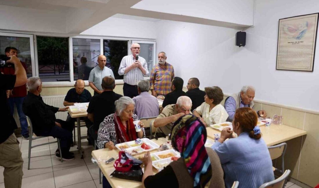 Odunpazarı Belediyesi, Muharrem Ayı vesilesiyle iftar yemeği düzenledi. Programa katılan