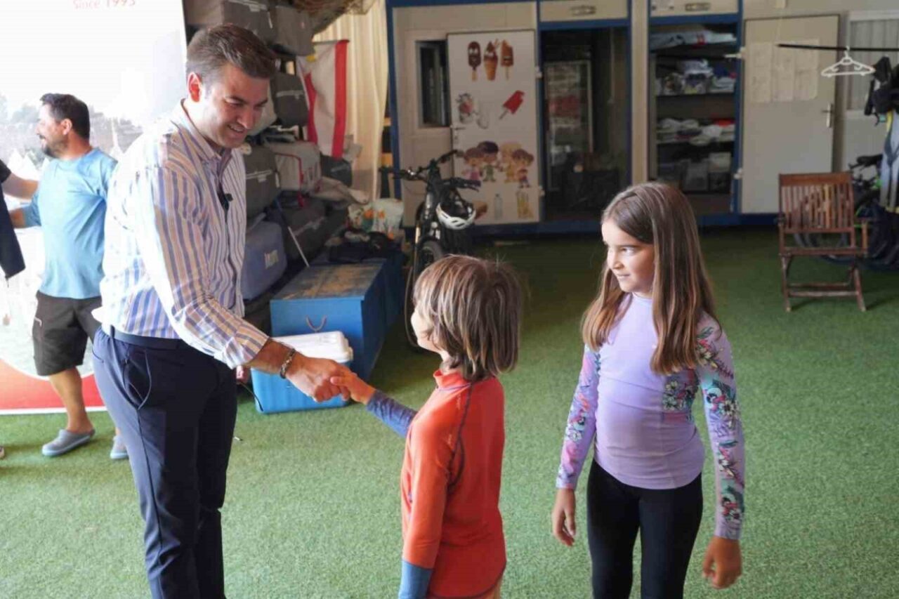 Bodrum Belediye Başkanı Tamer Mandalinci, Bitez'de gerçekleştirilen mahalle ziyaretlerinde esnaf
