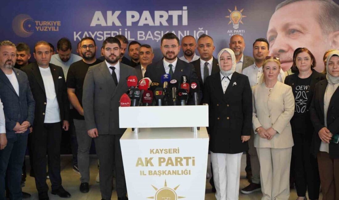 AK Parti Kayseri İl Başkanı Hüseyin Okadan, basın toplantısında ülkenin