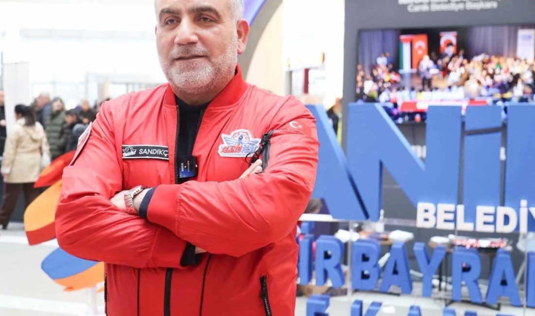 Canik Belediye Başkanı İbrahim Sandıkçı, Özdemir Bayraktar Keşif Kampüsü'nde gençleri