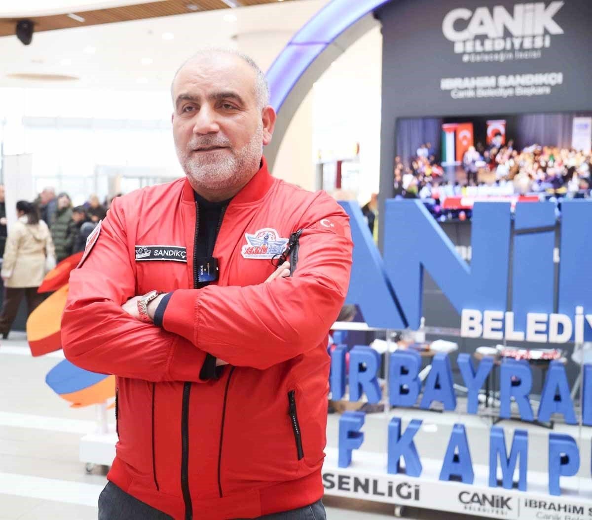 Canik Belediye Başkanı İbrahim Sandıkçı, Özdemir Bayraktar Keşif Kampüsü'nde gençleri