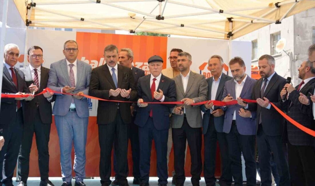 Erzurum Büyükşehir Belediyesi, halk pazarları zincirinin dördüncü şubesini Sanayi Semti'nde