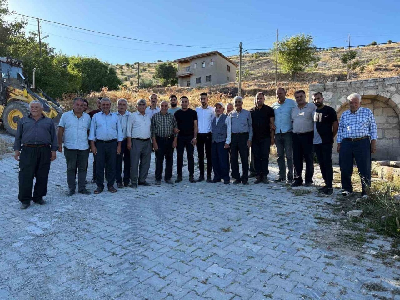 Akçadağ Belediye Başkanı Hasan Ulutaş, Yalınbudak ve Karamağara mahallelerinde vatandaşlarla