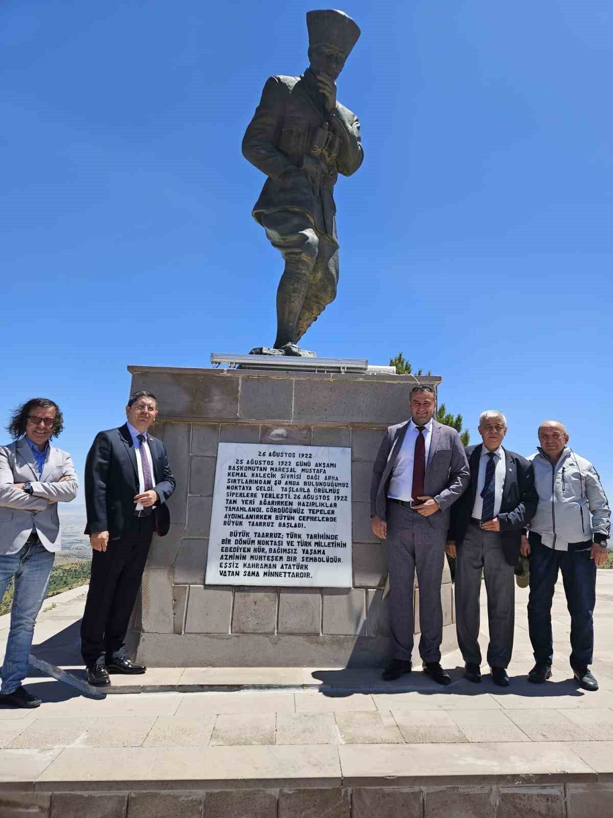 Anadolu Basın Birliği Genel Başkanı Mehmet Bora Zor, Kocatepe'yi ziyaret