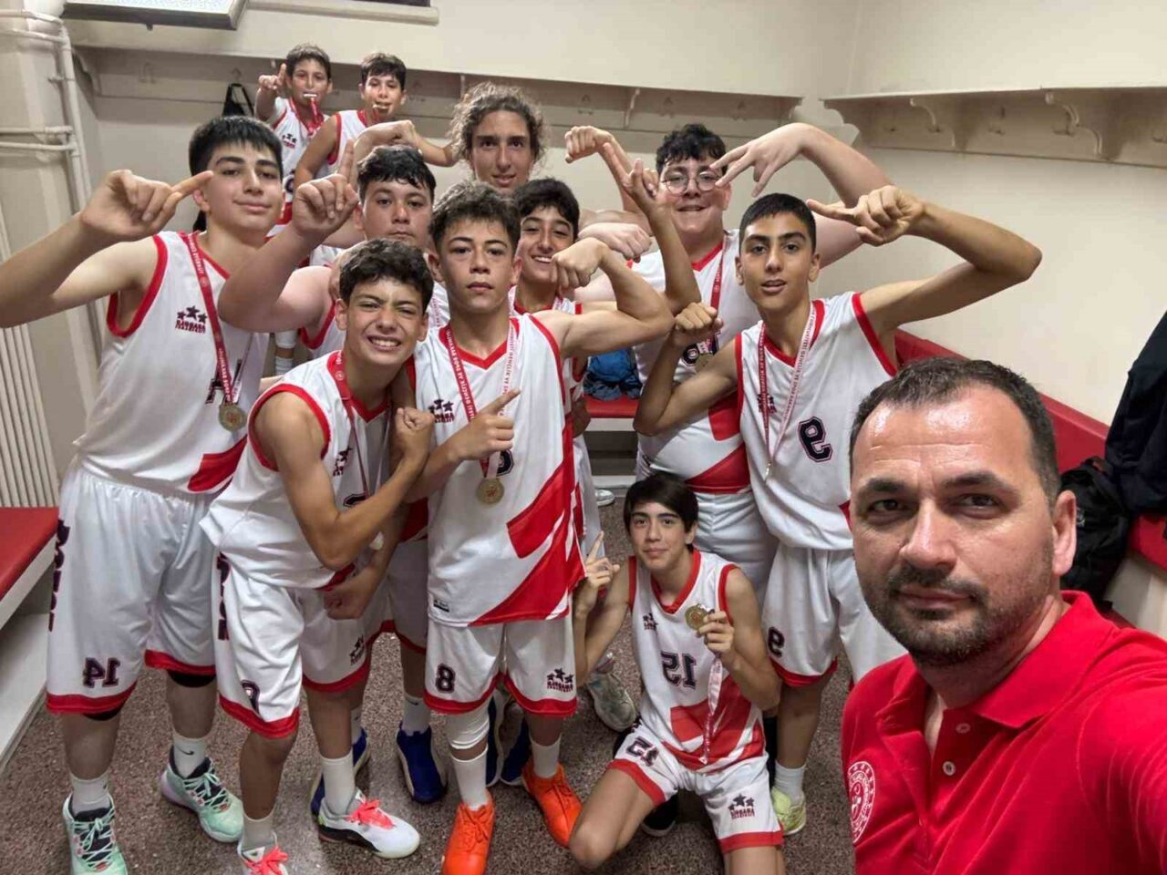 Düzce Analig Basketbol kız ve erkek takımı, Zonguldak'ta düzenlenen grup