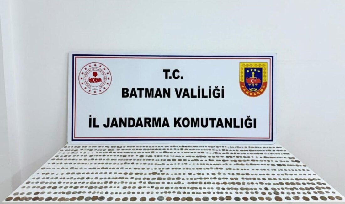 Batman'da jandarma, müşteri kılığına girerek F.E. ve M.A.Ö. isimli iki