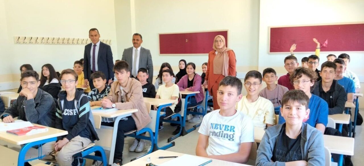 Bayburt'ta, öğrencilerin akademik ve sosyal gelişimlerini desteklemek için "Yaz Destekleme