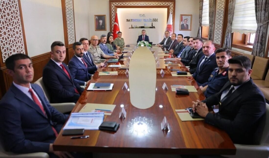 Bayburt'ta Vali Mustafa Eldivan başkanlığında toplanan ‘Genişletilmiş İl Güvenlik ve