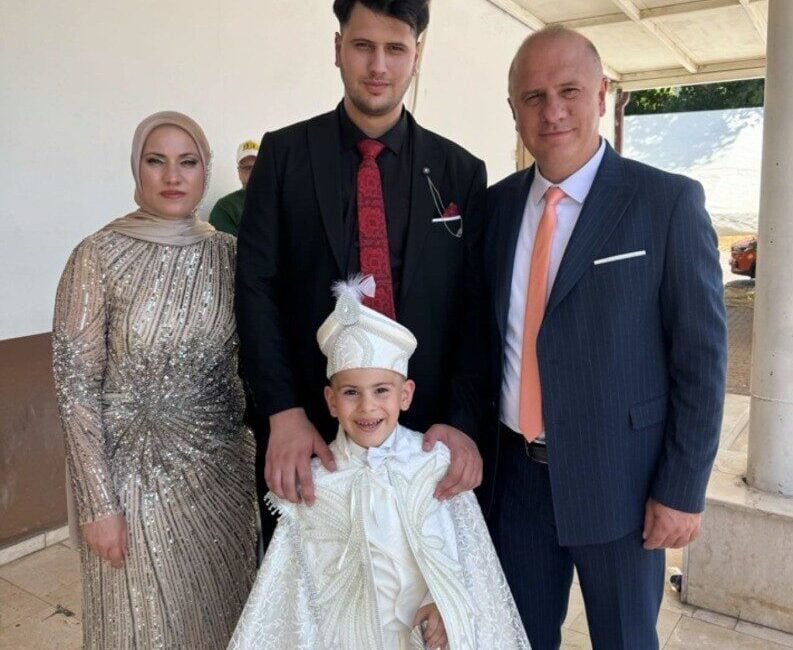 Osmaneli Belediye Başkanı Bekir Torun, oğlu Doruk'un sünnet cemiyetinde dostları