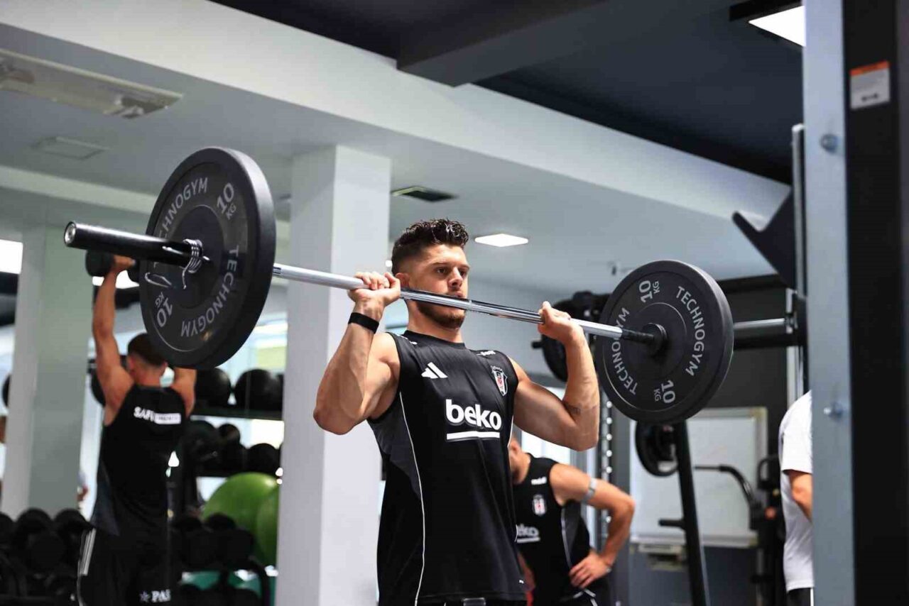 Beşiktaş, yeni sezon hazırlıklarına BJK Nevzat Demir Tesisleri'nde, Teknik Direktör