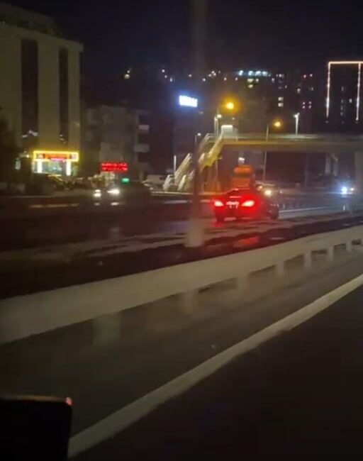Beylikdüzü'nde bir sürücü, gece saatlerinde otomobiliyle ters yönden hızlıca ana