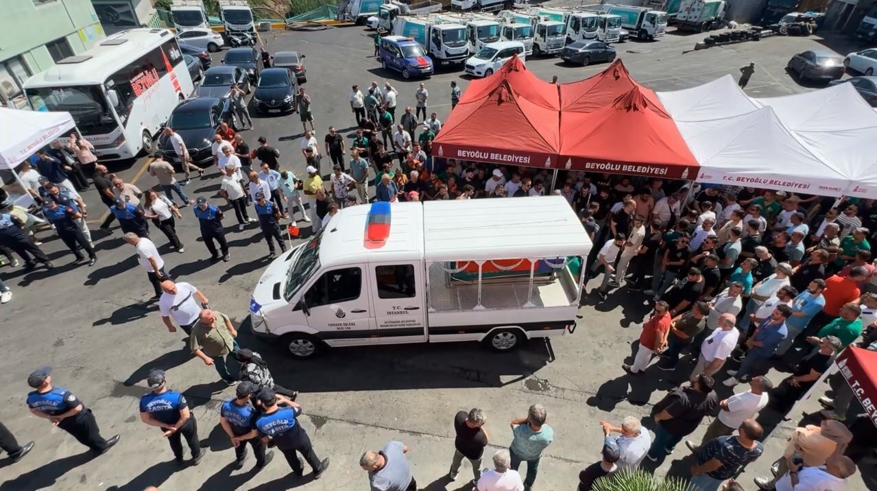 Beyoğlu'ndaki zincirleme kazada hayatını kaybeden Uğur Tilkici, cenaze namazının ardından