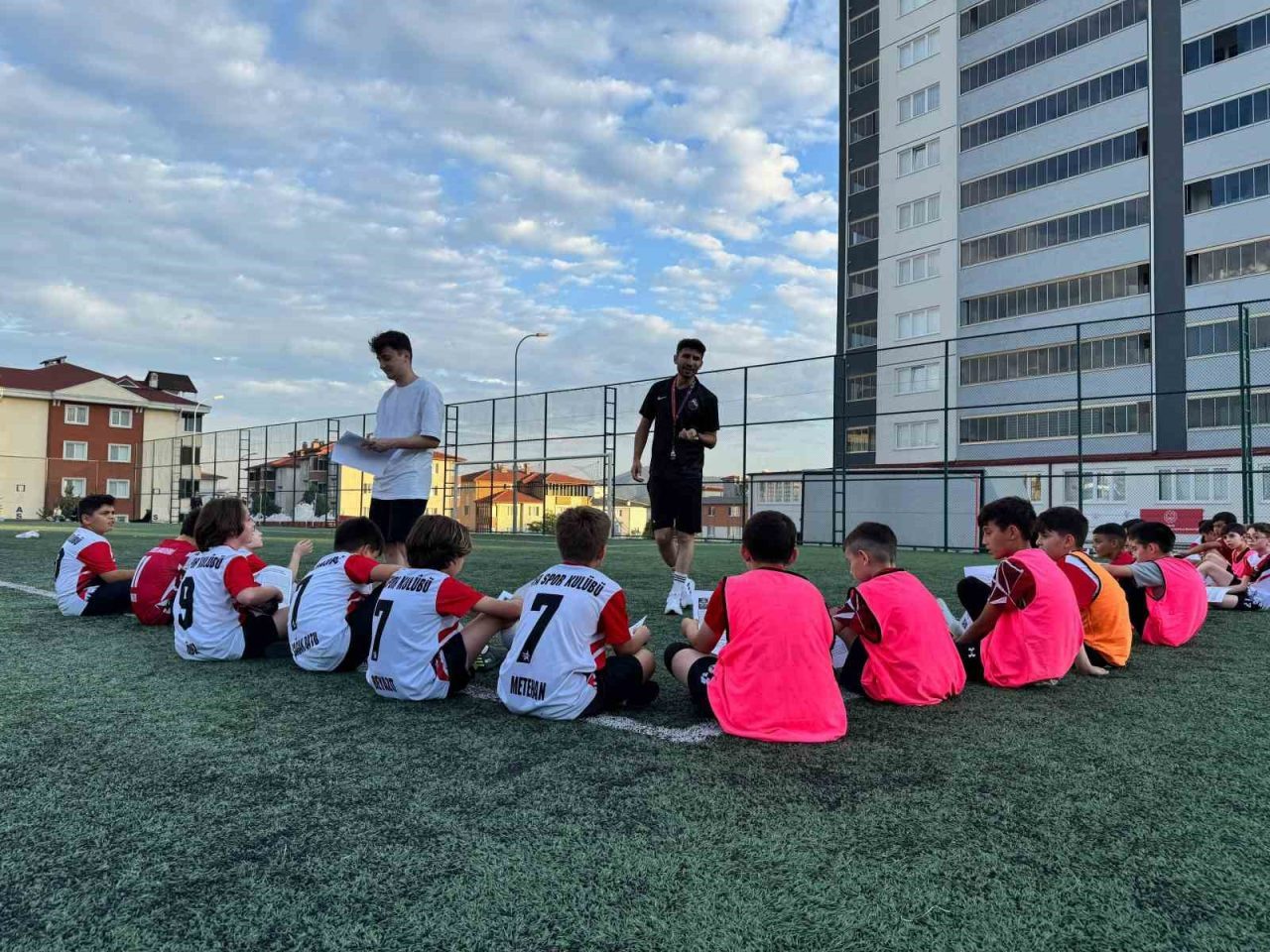 Bilecik Futbol Akademi Kulübü, yaz futbol okuluna rekor katılım sağladı.