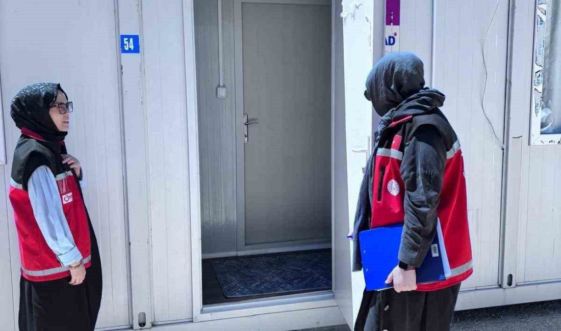 Bilecik Sosyal Hizmet Merkezi'nin psikososyal destek ekibi, Soğucakpınar köyü Kaşıkçı